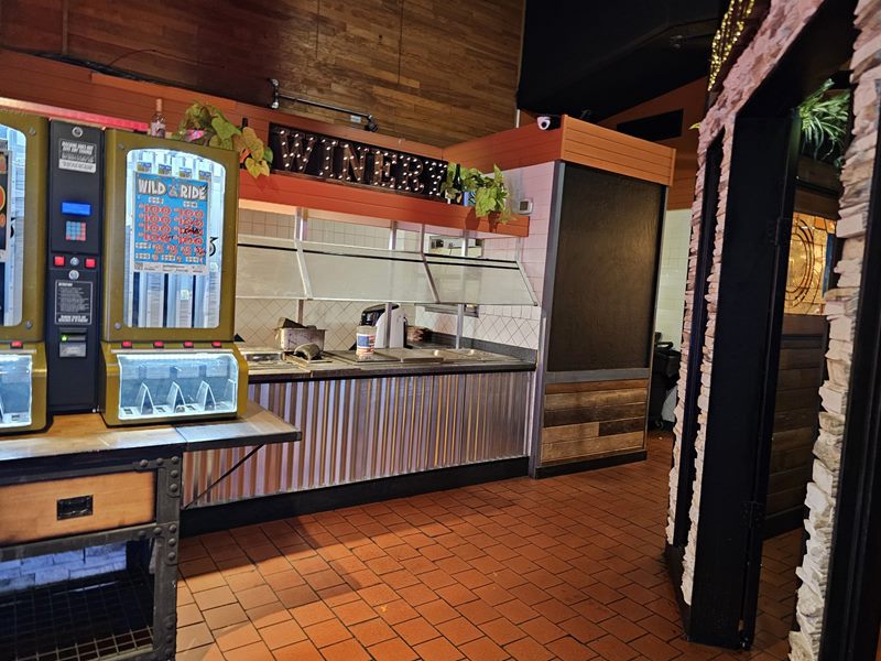 Buzz Inn Steakhouse - Marysville interior